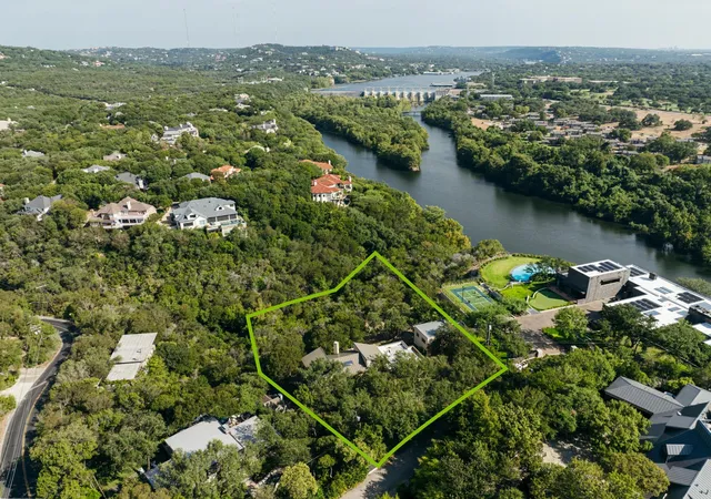 Photo 1 of Single family home for sale at 102 Canyon Cir W, Austin, TX 78746 | MLS# 8260003 | Listing updated on 2026-10-06