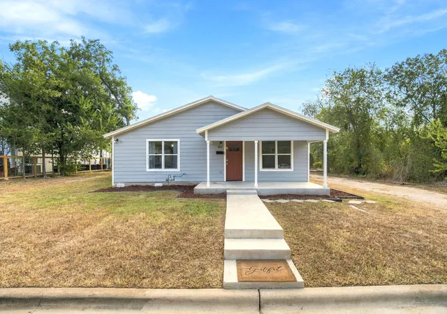 Photo 2 of Single family home for sale at 805 Haysel St, Bastrop, TX 78602 | MLS# 7145658 | Listing updated on 2026-10-07