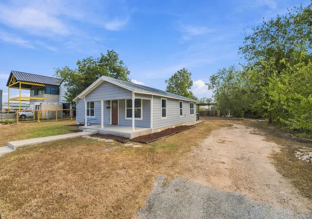 Photo 3 of Single family home for sale at 805 Haysel St, Bastrop, TX 78602 | MLS# 7145658 | Listing updated on 2026-10-07