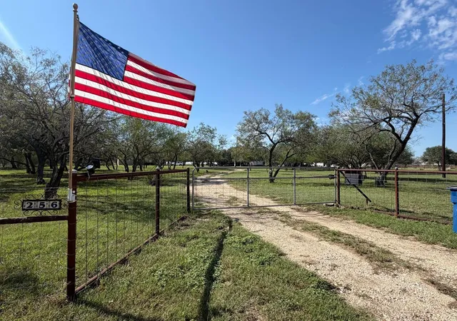 Single family home for sale at 256 High Ridge Meadows Dr, Gonzales, TX 78629 | MLS# 6364249