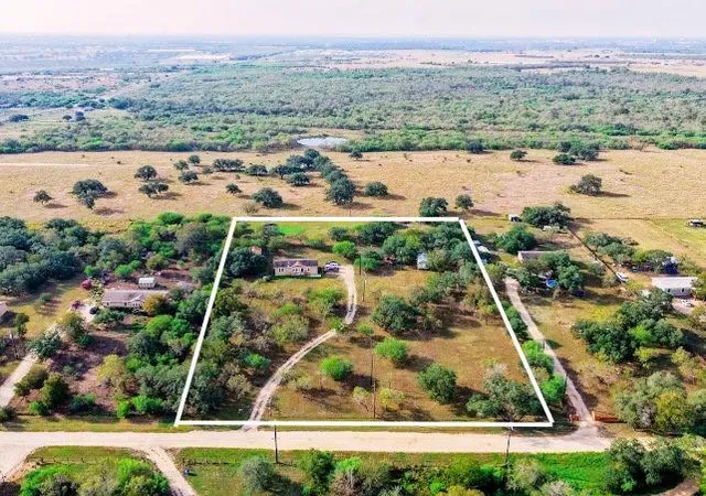 Photo 3 of Single family home for sale at 256 High Ridge Meadows Dr, Gonzales, TX 78629 | MLS# 6364249 | Listing updated on 2026-10-08