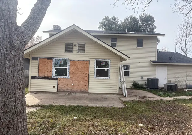 Photo 4 of Single family home for sale at 8702 S Bridgeport Dr, Austin, TX 78758 | MLS# 3329146 | Listing updated on 2026-09-22