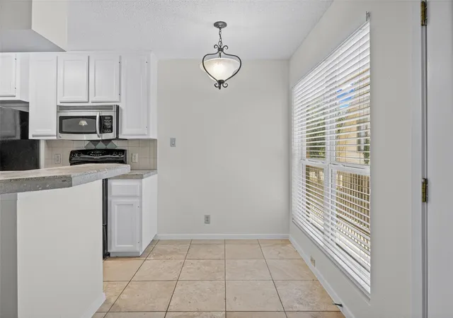 Listing Photo 4 - Condo for sale in building located at 2220 Leon St, Austin, TX 78705 - Unit #203