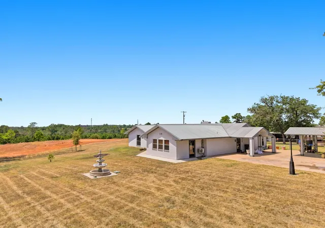 Photo 4 of Single family home for sale at 114 Pinedale Dr, Bastrop, TX 78602 | MLS# 9044966 | Listing updated on 2026-10-09