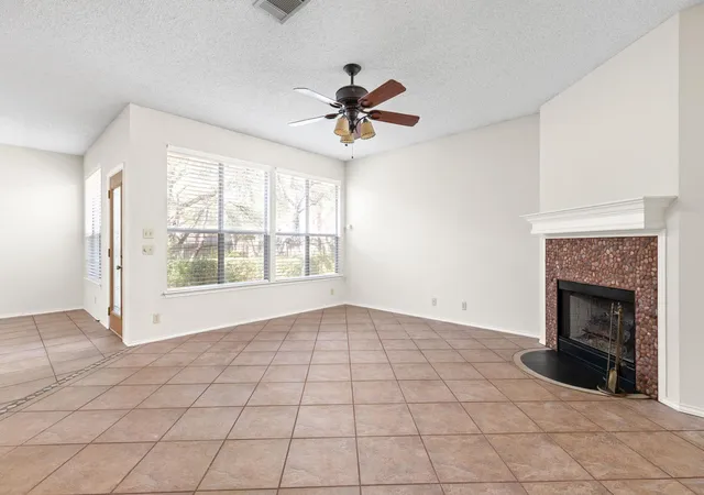 Photo 4 of Single family home for sale at 6661 Ruxton Ln, Austin, TX 78749 | MLS# 2136993 | Listing updated on 2026-09-24