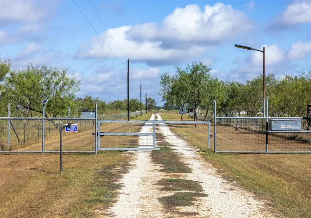 Photo 4 of Manufactured home for sale at 5238 County Rd 353, Gause, TX 77857 | MLS# 1438782 | Listing updated on 2026-09-24