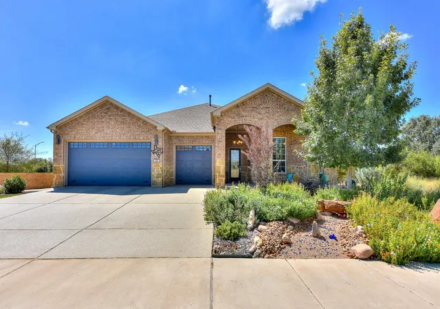 Photo 1 of Single family home for sale at 400 Iron Rail Ln, Georgetown, TX 78633 | MLS# 7217907 | Listing updated on 2026-10-06