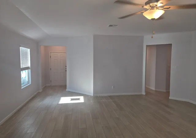 Photo 4 of Single family home for sale at 325 Arnage Dr, Hutto, TX 78634 | MLS# 6285049 | Listing updated on 2026-10-28