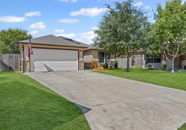 Photo 3 of Single family home for sale at 1315 Lantana Ct, Gonzales, TX 78629 | MLS# 6335698 | Listing updated on 2026-09-23