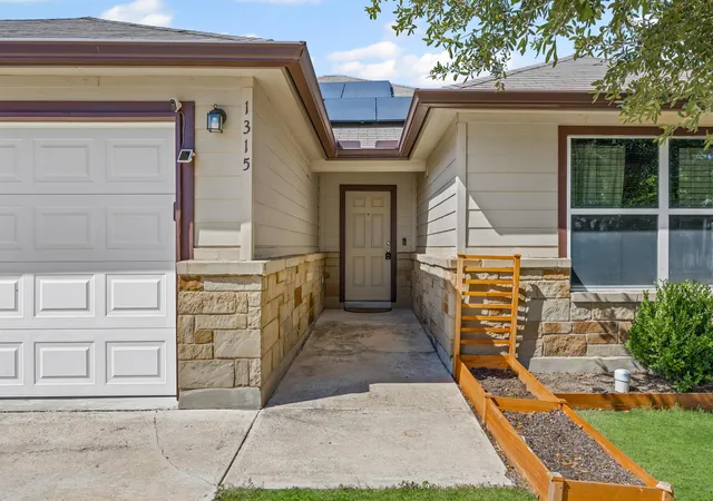 Photo 4 of Single family home for sale at 1315 Lantana Ct, Gonzales, TX 78629 | MLS# 6335698 | Listing updated on 2026-09-23