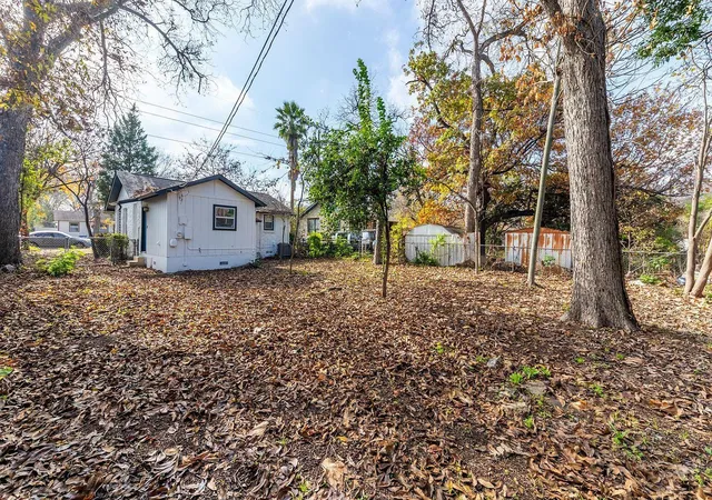 Photo 3 of Single family home for sale at 1614 Holly St, Austin, TX 78702 | MLS# 7429541 | Listing updated on 2026-09-23