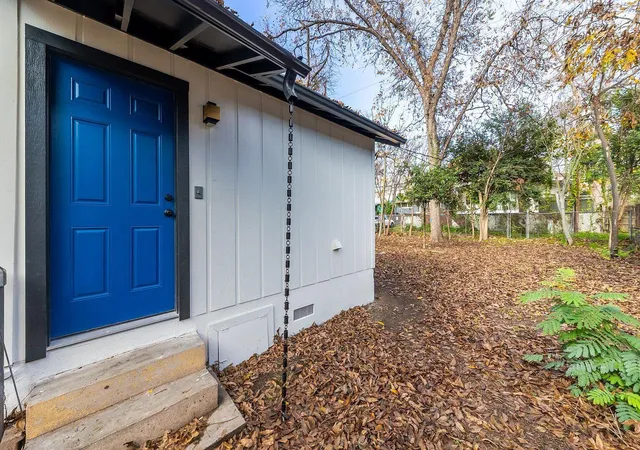 Photo 4 of Single family home for sale at 1614 Holly St, Austin, TX 78702 | MLS# 7429541 | Listing updated on 2026-09-23