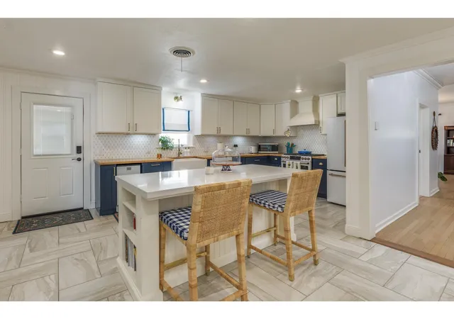 Photo 3 of Single family home for sale at 1709 Lexington St, Taylor, TX 76574 | MLS# 6514632 | Listing updated on 2026-09-30
