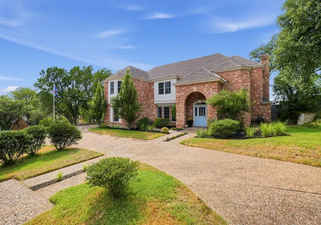 Photo 2 of Single family home for sale at 1908 Winter Park Rd, Austin, TX 78746 | MLS# 9202461 | Listing updated on 2026-10-09