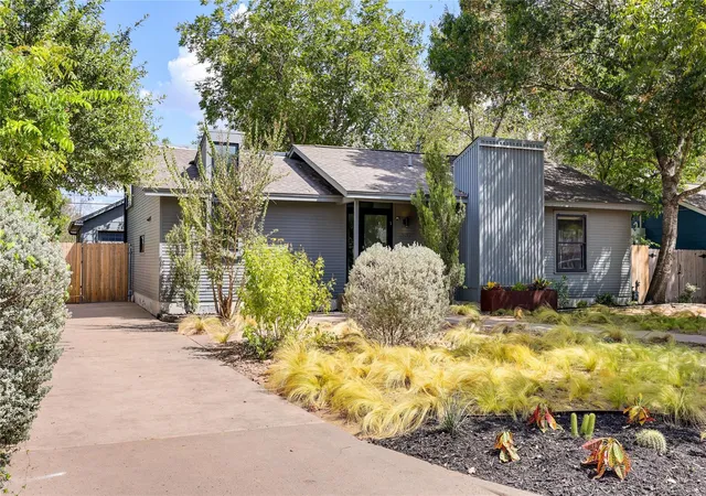Photo 2 of Single family home for sale at 5717 Ave F, Austin, TX 78752 | MLS# 4075162 | Listing updated on 2026-10-08