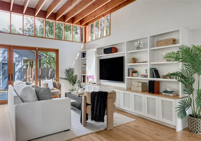 Photo 4 of Single family home for sale at 5717 Ave F, Austin, TX 78752 | MLS# 4075162 | Listing updated on 2026-10-08