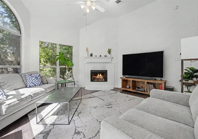 Photo 4 of Single family home for sale at 41 Muirfield Greens Ln, Lakeway, TX 78738 | MLS# 8070215 | Listing updated on 2026-09-23