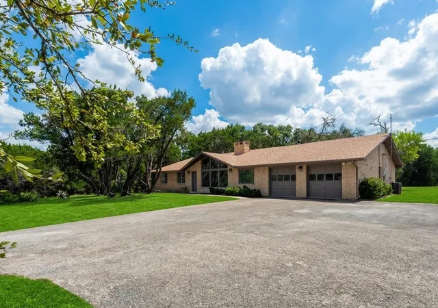 Photo 3 of Single family home for sale at 121 Merrywood Ln, San Marcos, TX 78666 | MLS# 6586855 | Listing updated on 2026-10-23