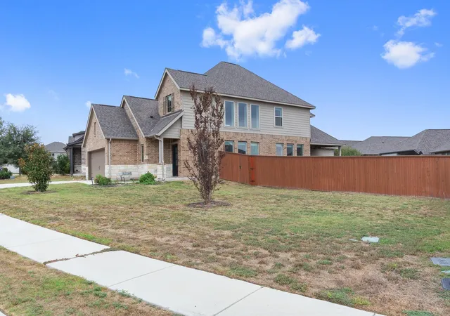 Photo 2 of Single family home for sale at 224 Rosebush Dr, Liberty Hill, TX 78642 | MLS# 6265033 | Listing updated on 2026-10-28