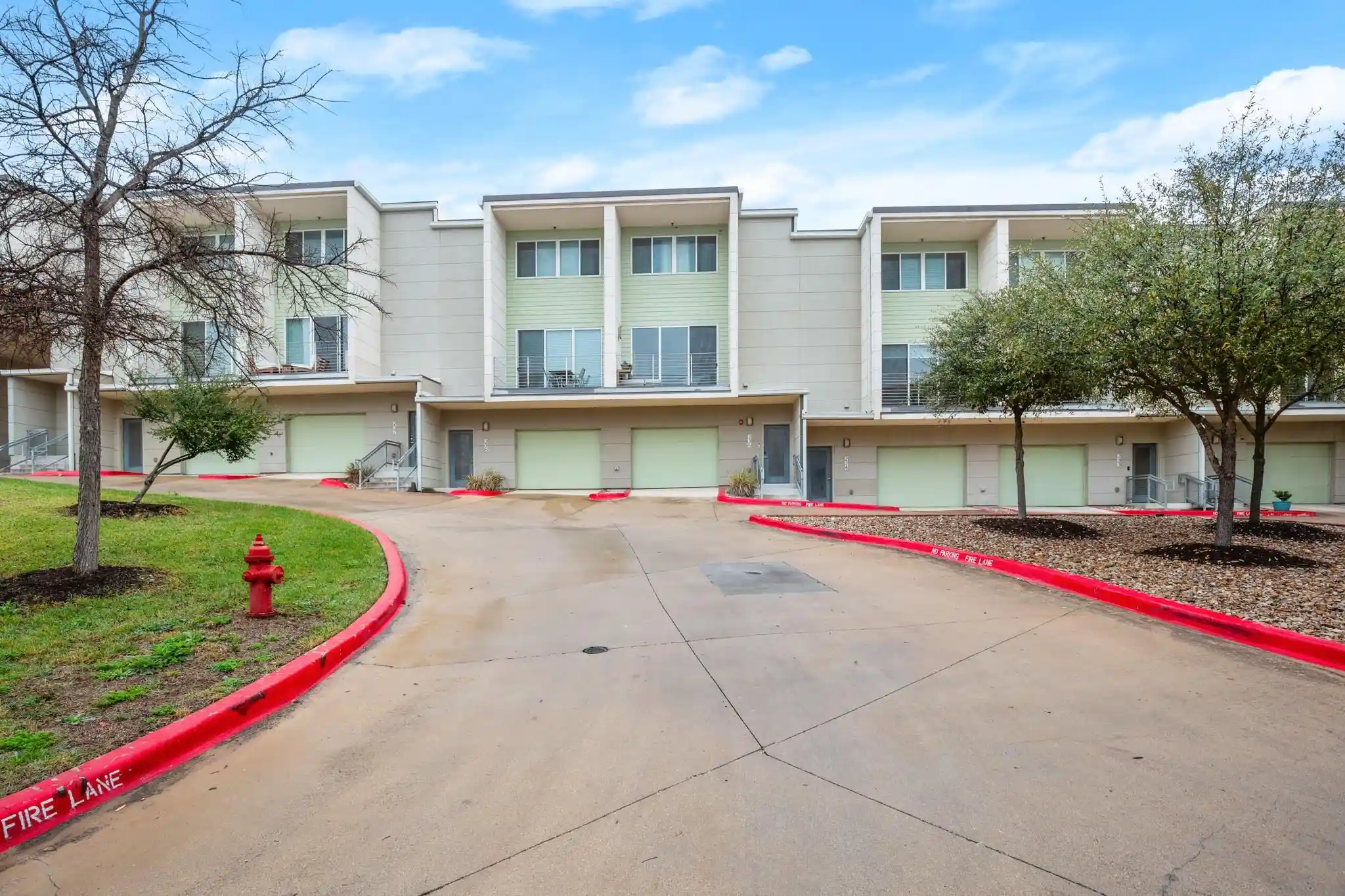 Listing Photo 2 - Condo for sale in 604 N Blf Dr located at 604 N Blf Dr, Austin, TX 78745 - Unit #235
