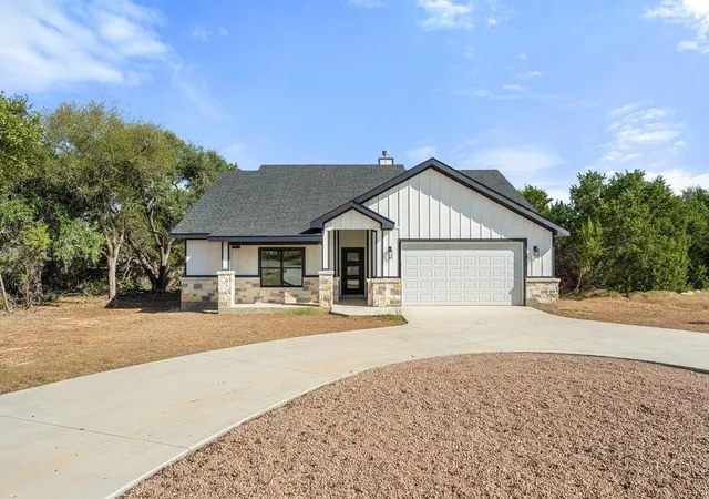Single family home for sale at 4 Dalewood Dr, Wimberley, TX 78676 | MLS# 9546668 | Listing updated on 2026-09-25