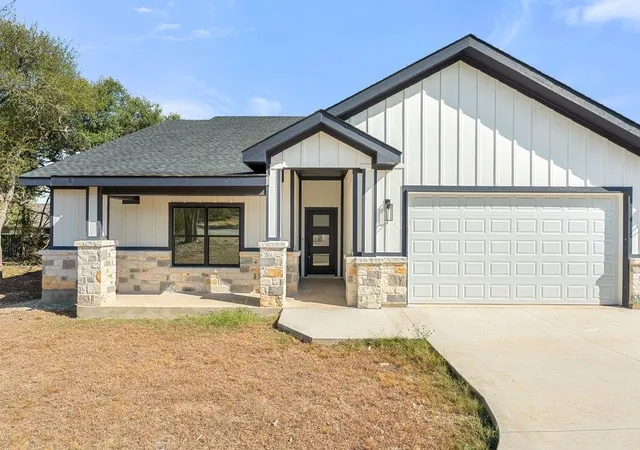 Photo 1 of Single family home for sale at 4 Dalewood Dr, Wimberley, TX 78676 | MLS# 9546668 | Listing updated on 2026-09-25