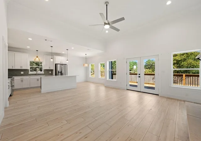 Photo 2 of Single family home for sale at 4 Dalewood Dr, Wimberley, TX 78676 | MLS# 9546668 | Listing updated on 2026-09-25