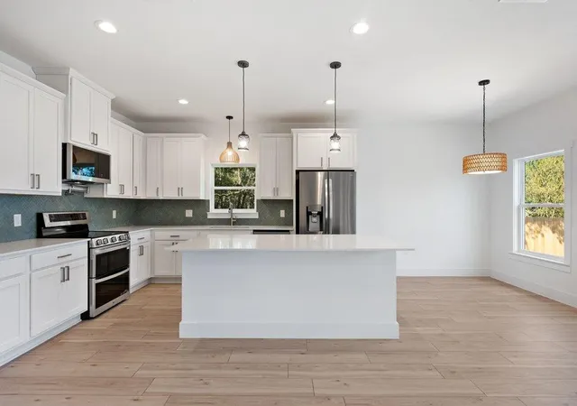 Photo 3 of Single family home for sale at 4 Dalewood Dr, Wimberley, TX 78676 | MLS# 9546668 | Listing updated on 2026-09-25