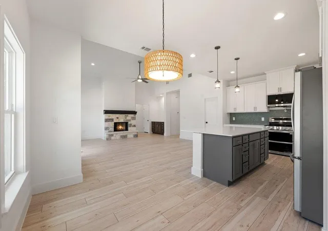 Photo 4 of Single family home for sale at 4 Dalewood Dr, Wimberley, TX 78676 | MLS# 9546668 | Listing updated on 2026-09-25