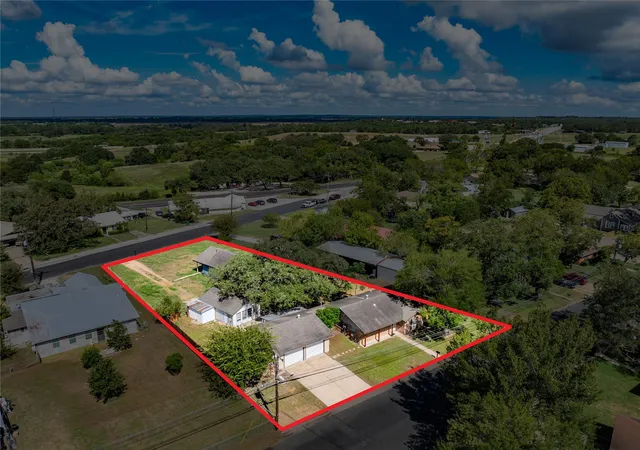 Photo 1 of Single family home for sale at 1070 N Franklin St, La Grange, TX 78945 | MLS# 9165608 | Listing updated on 2026-09-29