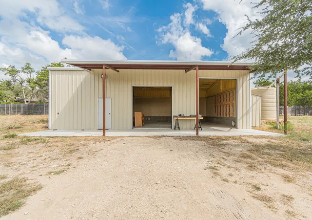 Photo 2 of Single family home for sale at 15 Tall Oaks Trl, Austin, TX 78737 | MLS# 5094565 | Listing updated on 2026-10-27