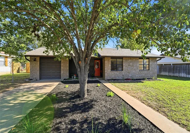 Photo 1 of Single family home for sale at 206 Glenmoor Dr, Fredericksburg, TX 78624 | MLS# 3291649 | Listing updated on 2026-10-08