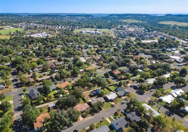 Photo 4 of Single family home for sale at 206 Glenmoor Dr, Fredericksburg, TX 78624 | MLS# 3291649 | Listing updated on 2026-10-09