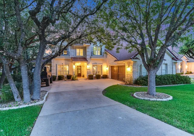 Single family home for sale at 43 Lost Meadow Trl, The Hills, TX 78738 | MLS# 1703309
