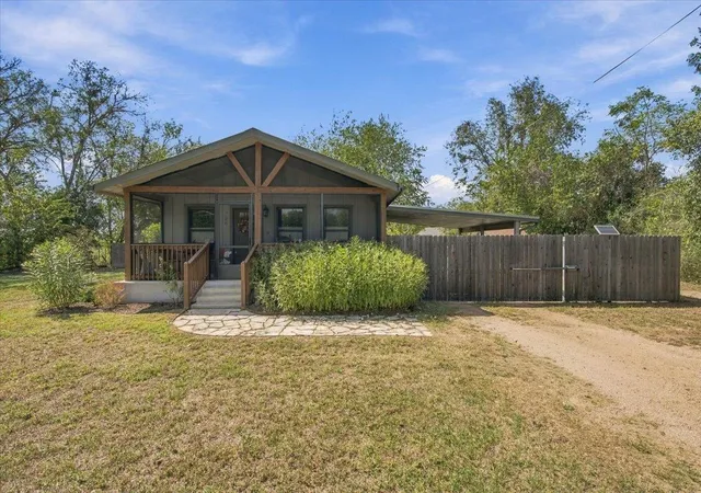 Single family home for sale at 706 Jones St, Smithville, TX 78957 | MLS# 7512168