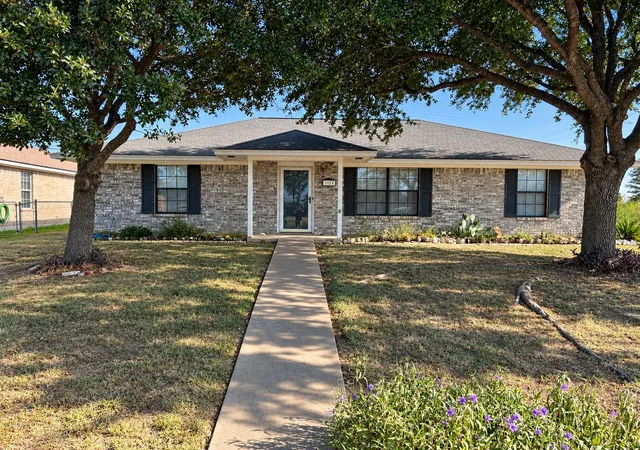 Photo 1 of Single family home for sale at 111 Larabie Cv, Giddings, TX 78942 | MLS# 4888922 | Listing updated on 2026-09-26