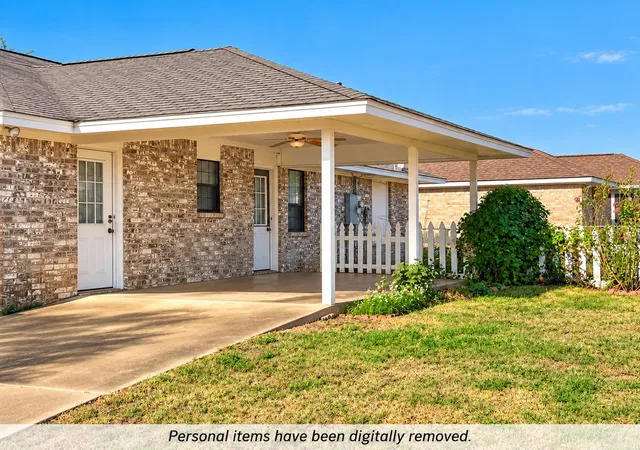 Photo 3 of Single family home for sale at 111 Larabie Cv, Giddings, TX 78942 | MLS# 4888922 | Listing updated on 2026-09-26