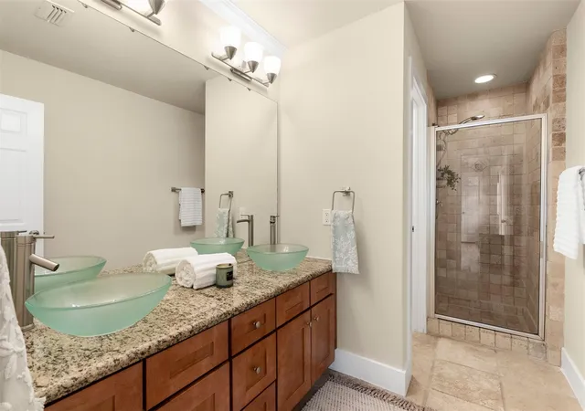 Photo 4 of Sale Pending at 500 Denson Dr, Austin, TX 78752 | MLS# 5101952 | Listing updated on 2026-10-08