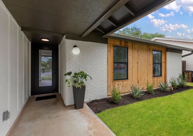 Photo 3 of Single family home for sale at 2512 Mcgregor Dr, Austin, TX 78745 | MLS# 1249305 | Listing updated on 2026-10-08