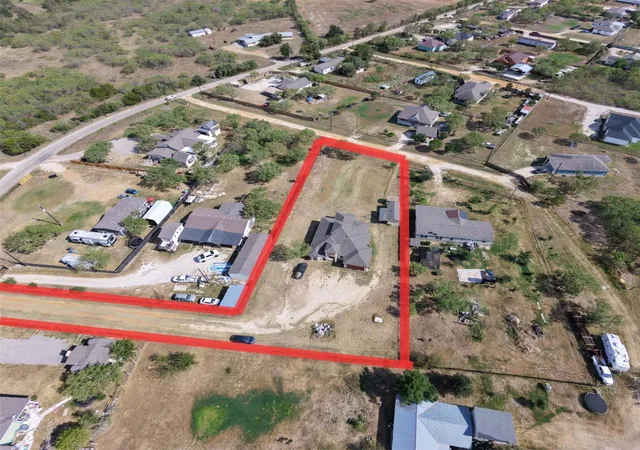 Photo 2 of Single family home for sale at 199 Mcdonald Ln W, Cedar Creek, TX 78612 | MLS# 6184479 | Listing updated on 2026-09-27