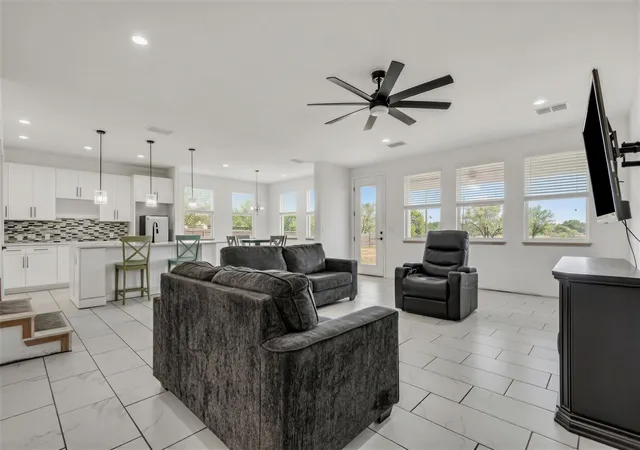 Photo 3 of Single family home for sale at 199 Mcdonald Ln W, Cedar Creek, TX 78612 | MLS# 6184479 | Listing updated on 2026-09-27