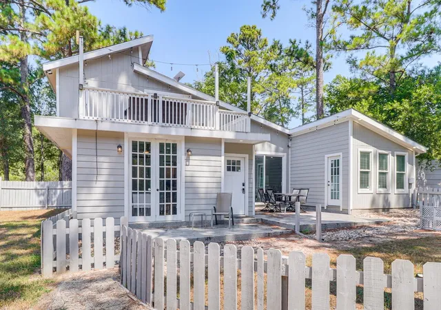 Photo 3 of Single family home for sale at 372 Plum St, Bastrop, TX 78602 | MLS# 1729360 | Listing updated on 2026-09-25
