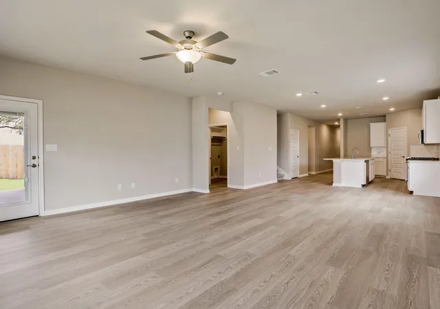 Photo 3 of Single family home for sale at 804 Universal Dr, Hutto, TX 78634 | MLS# 5612255 | Listing updated on 2026-10-10