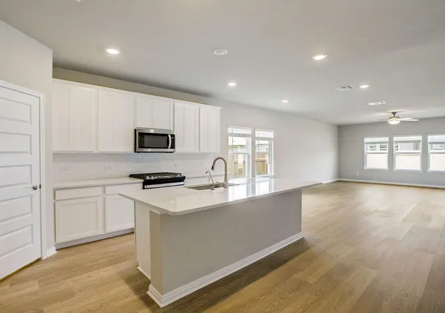 Photo 3 of Single family home for sale at 804 Universal Dr, Hutto, TX 78634 | MLS# 5612255 | Listing updated on 2026-10-10