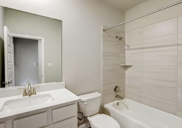 Photo 4 of Single family home for sale at 804 Universal Dr, Hutto, TX 78634 | MLS# 5612255 | Listing updated on 2026-10-10