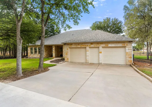 Photo 1 of Single family home for sale at 147 Konahuanui Ln, Bastrop, TX 78602 | MLS# 5542003 | Listing updated on 2026-10-09