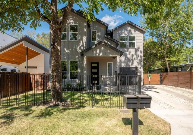Photo 1 of Single family home for sale at 1104 Fiesta St, Austin, TX 78702 | MLS# 2119541 | Listing updated on 2026-10-04