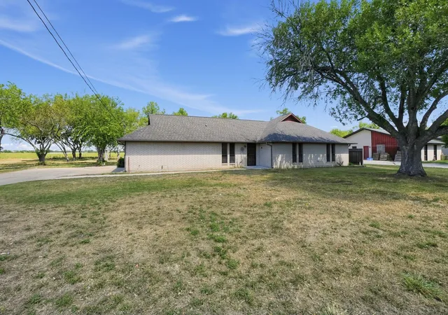 Photo 2 of Single family home for sale at 1419 W San Antonio St, Lockhart, TX 78644 | MLS# 5503727 | Listing updated on 2026-10-06