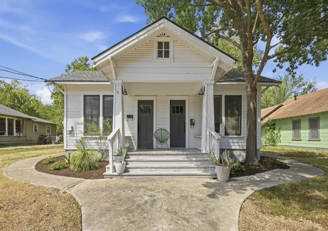 Photo 1 of Multi family home for sale at 919 W Prairie Lea St, Lockhart, TX 78644 | MLS# 9165823 | Listing updated on 2026-09-25