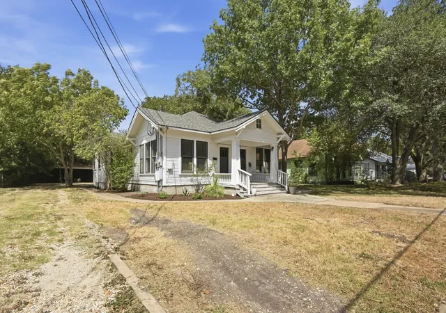 Photo 3 of Multi family home for sale at 919 W Prairie Lea St, Lockhart, TX 78644 | MLS# 9165823 | Listing updated on 2026-09-25